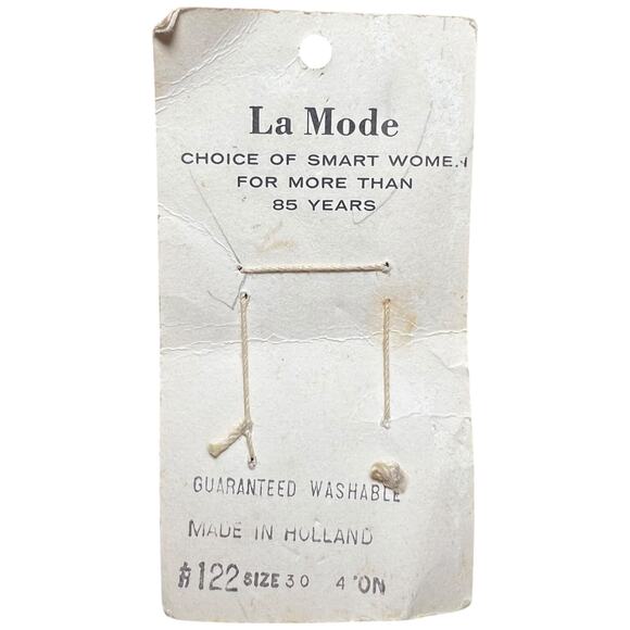 Vintage La Mode Black Buttons Holland Made Sewing Card NOS Size 30 - Picture 3 of 3